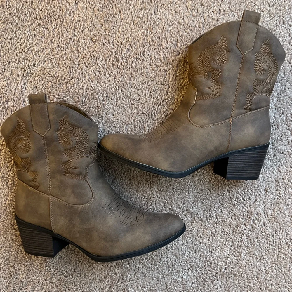 Cowboy boots - Picture 1 of 6